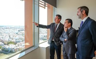 El Alcalde de Sevilla visita el conjunto de la Torre Sevilla