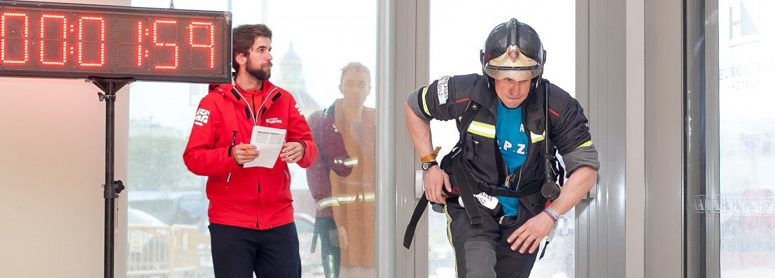 La cronoescalada de la Semana del Bombero de Sevilla celebra en la Torre Sevilla su tercera edición