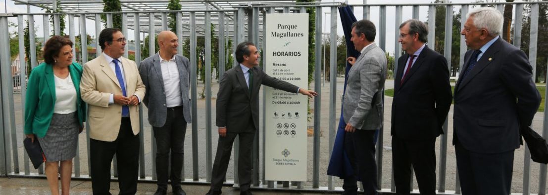El alcalde de Sevilla, Juan Espadas, inaugura el nuevo Parque Magallanes en el conjunto de la Torre Sevilla 