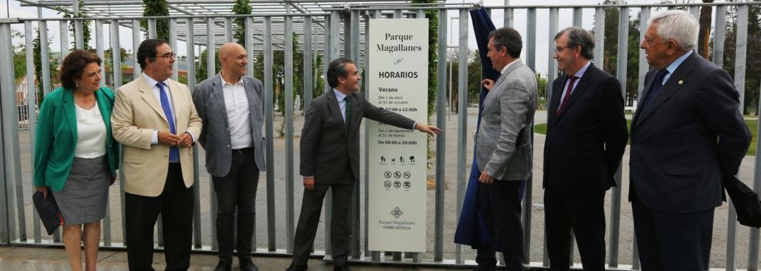 El alcalde de Sevilla, Juan Espadas, inaugura el nuevo Parque Magallanes en el conjunto de la Torre Sevilla