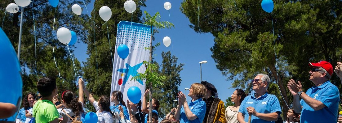 Los voluntarios de ”la Caixa” en Sevilla celebran una jornada lúdica con 150 niños y niñas en situación de vulnerabilidad 