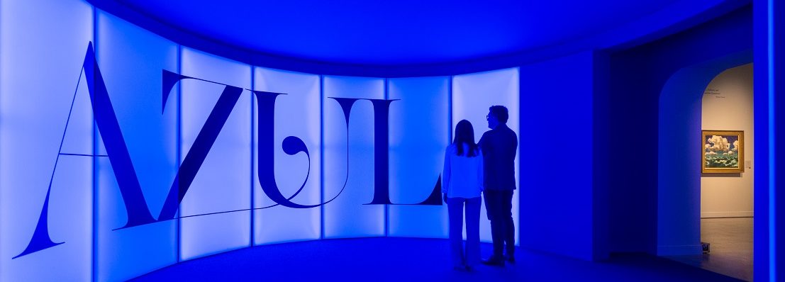 CaixaForum Sevilla se adentra en el alma del Modernismo a través del color azul