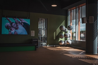 El centro de fitness YO10 Sportclub del Centro Comercial TORRE SEVILLA incorpora a su oferta un curso de profesor de yoga   